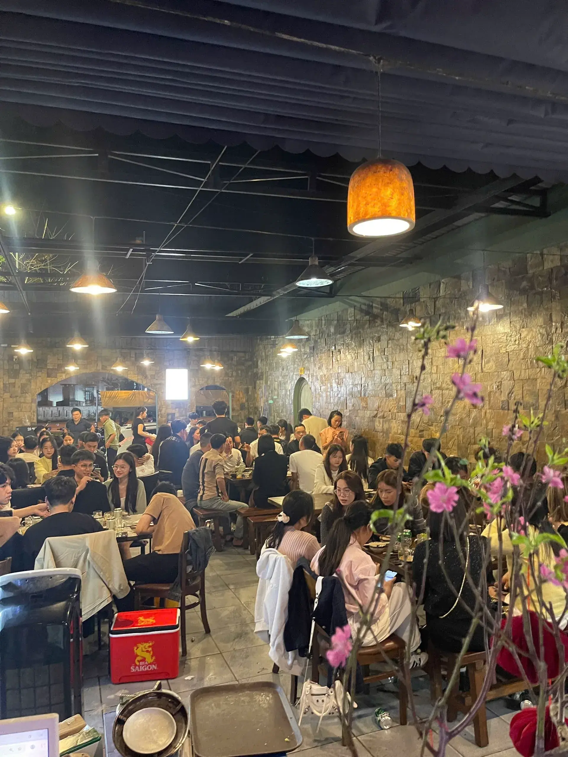 Sảnh chính Z-BEER đông khách dịp Tết
