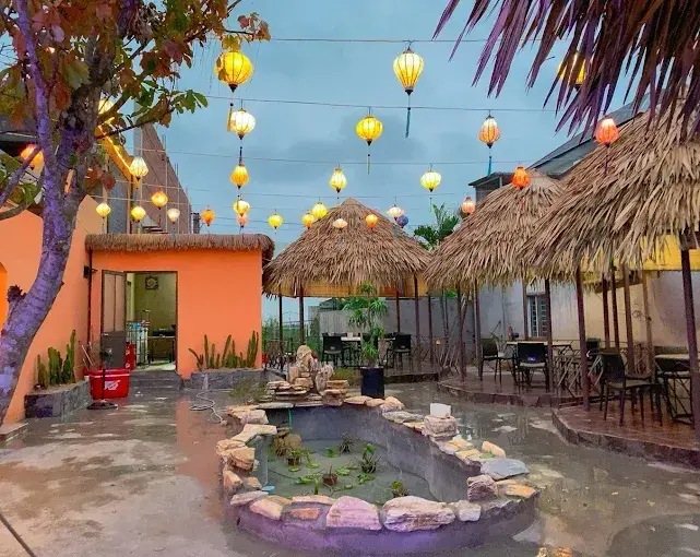 Sân vườn đèn lồng Hội An tại Z-BEER