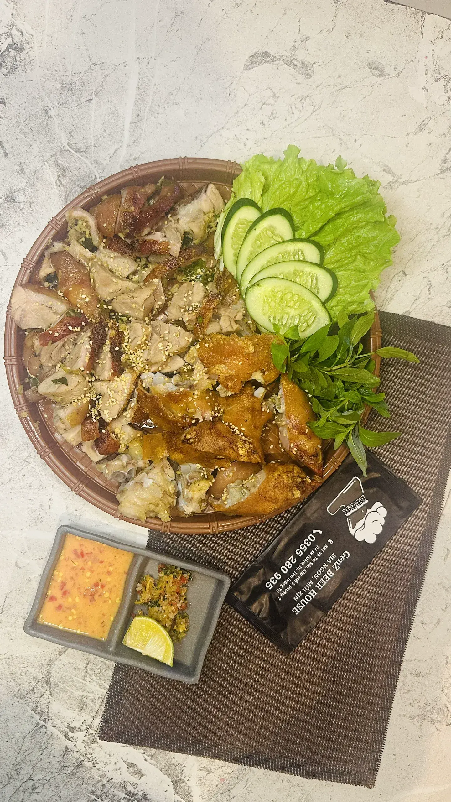 Thỏ Quay - Thỏ nguyên con quay vàng giòn, thịt mềm thấm gia vị — món đặc sản hiếm có ở Quảng Trị.